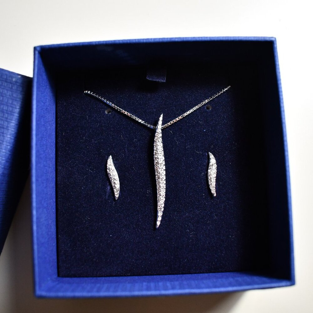 Swarovski Crystal Aline pendant and earrings set